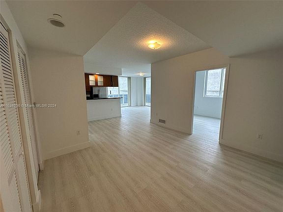 2nd image of 601 NE 23rd St APT 806