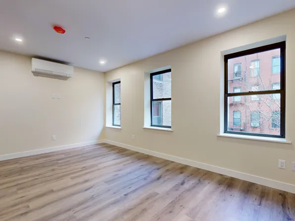 317 W 48th St, New York, NY