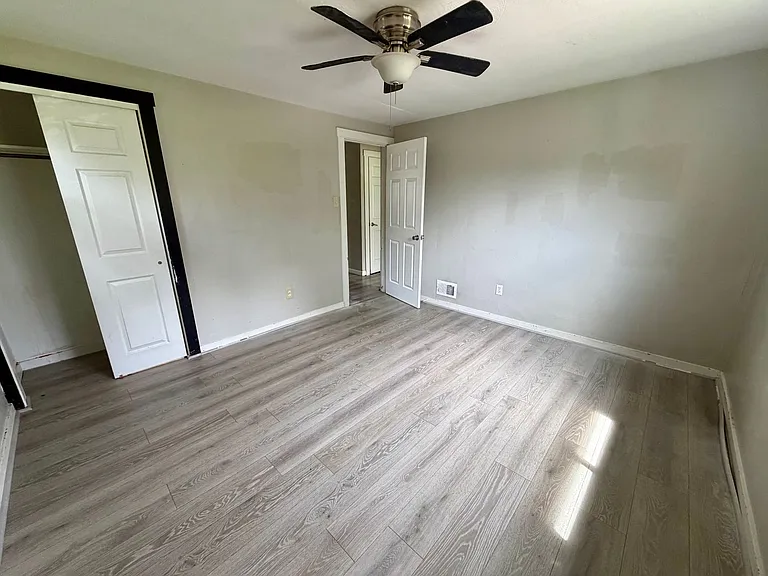 1710 Arnold St — Photo 10