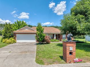 926 Mossy Grove Ln, Maryville, TN 37801