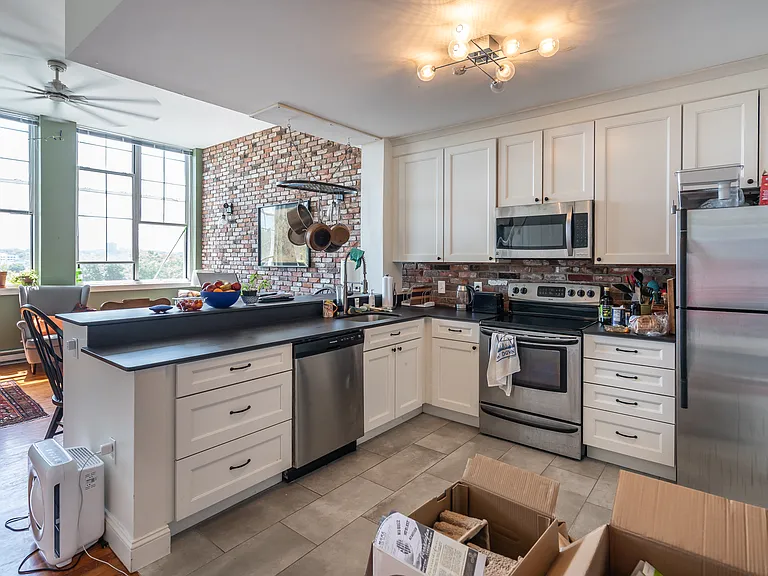 240 Heath St #8 — Photo 1