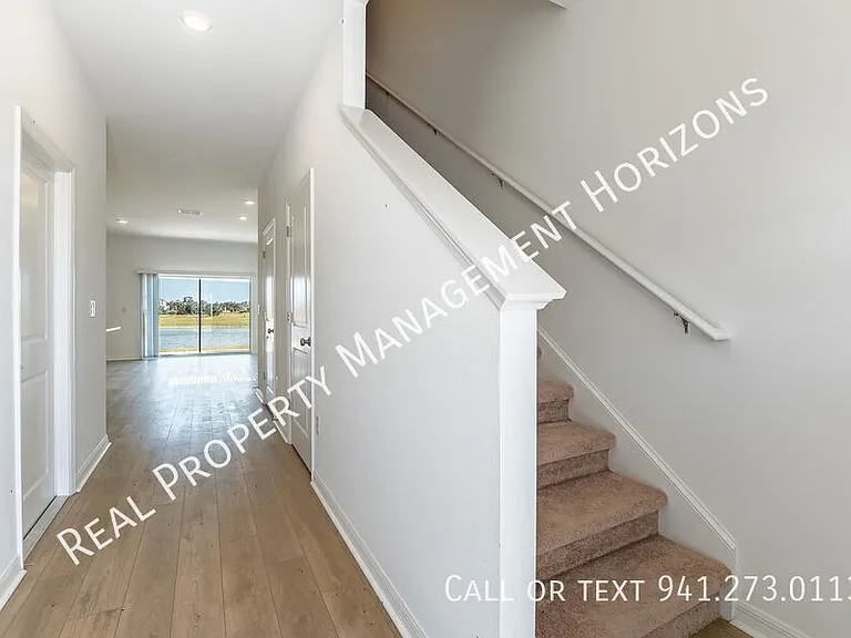 10709 Eclipse St — Photo 2