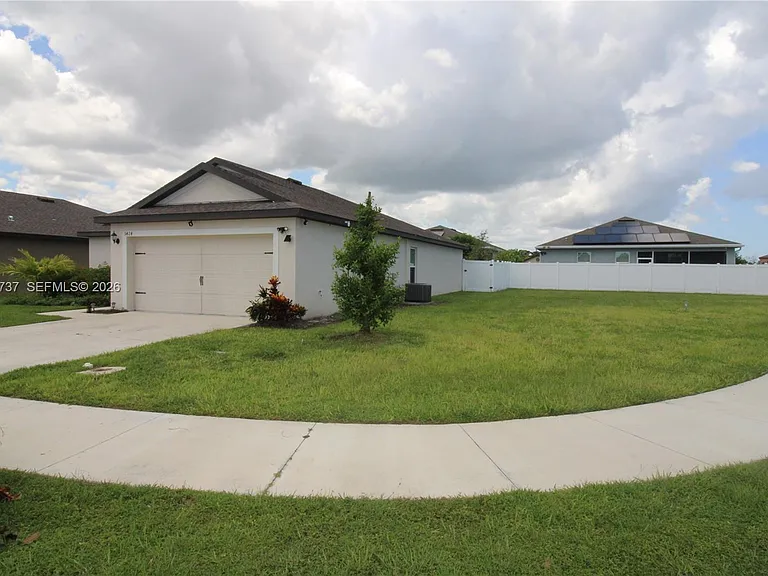 5424 Fantasy Dr — Photo 3
