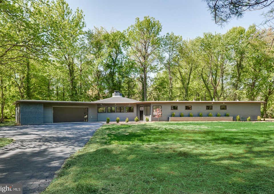 2nd image of 207 Munn Ln