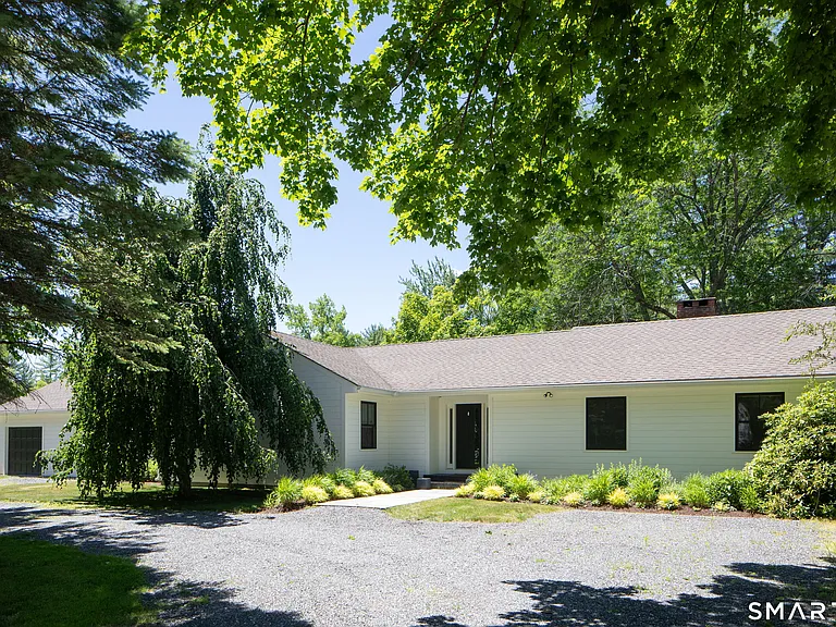 54 Robin Hill Ln — Photo 1