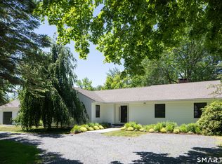 54 Robin Hill Ln, Lakeville, CT 06039