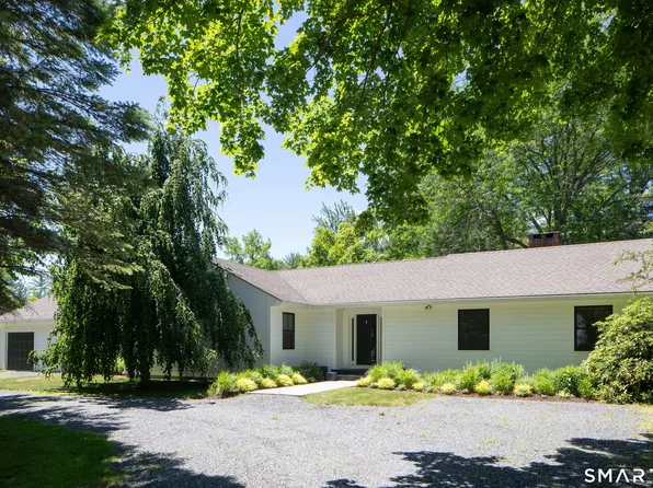 54 Robin Hill Ln, Lakeville, CT 06039