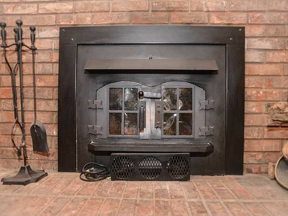 Wood burning fireplace/stove