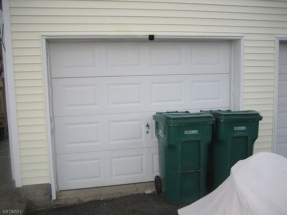 2nd image of 17 Lakeview Ter