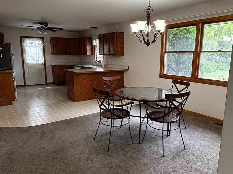 1545 Helen Ct — Photo 12