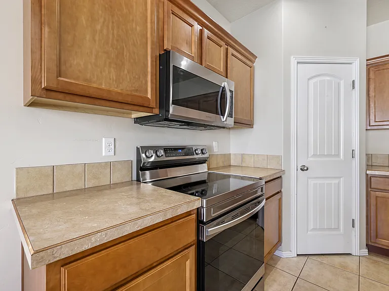 307 Meadowview Ln — Photo 8