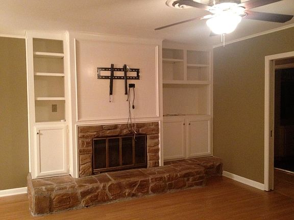 Living Room / Fireplace