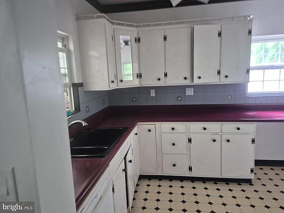 2nd image of 486 Lewisberry Rd