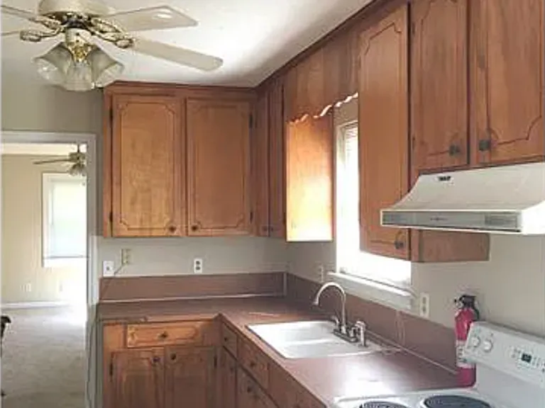1193 Cardinal Dr — Photo 2