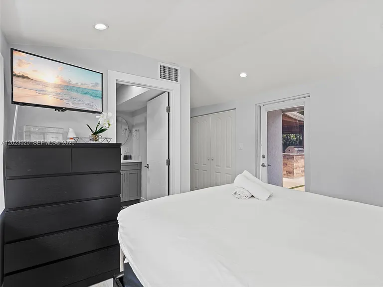 1431 SW 29th St — Photo 13