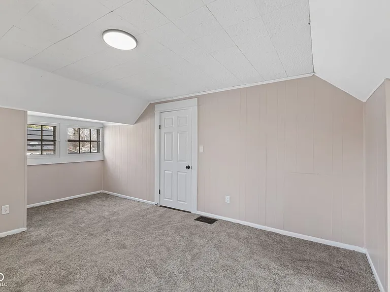 320 Lockerbie St — Photo 30