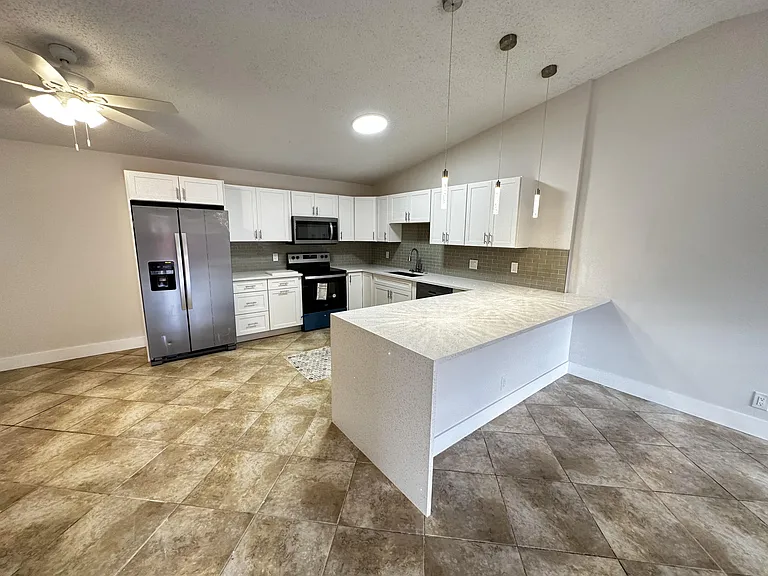 4326 Woodstock Dr #C — Photo 36