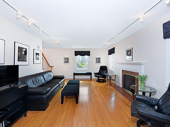 4th image of 3804 Lake Ave