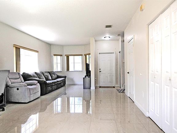 5th image of 1001 NE 41st Terrace