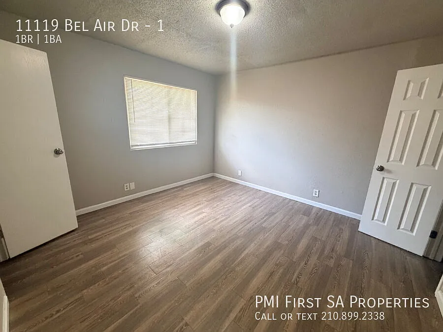 Fourplex two bedroom unit is ready to move in in Castle Hill — Photo 4