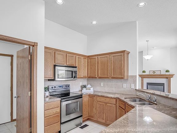 5th image of 405 Homewood Ln
