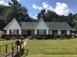 275 Deerfield Rd, Grenada, MS 38901