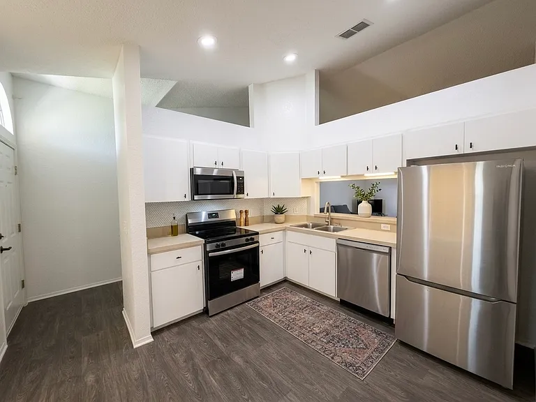 3004 Wentworth Pl — Photo 2