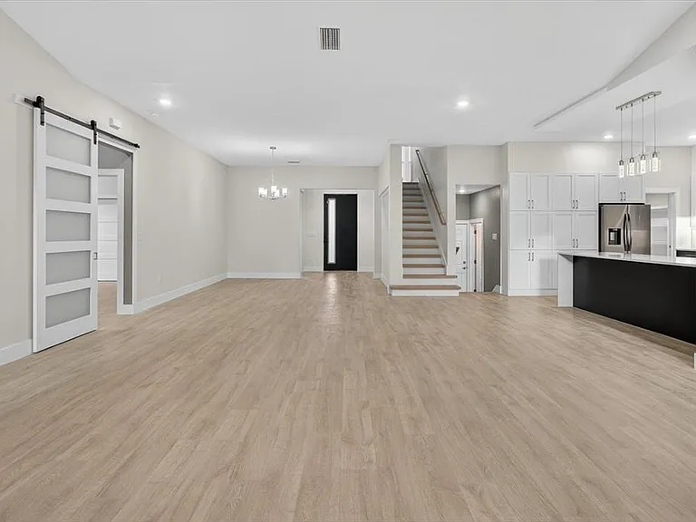 207 Athens St — Photo 20