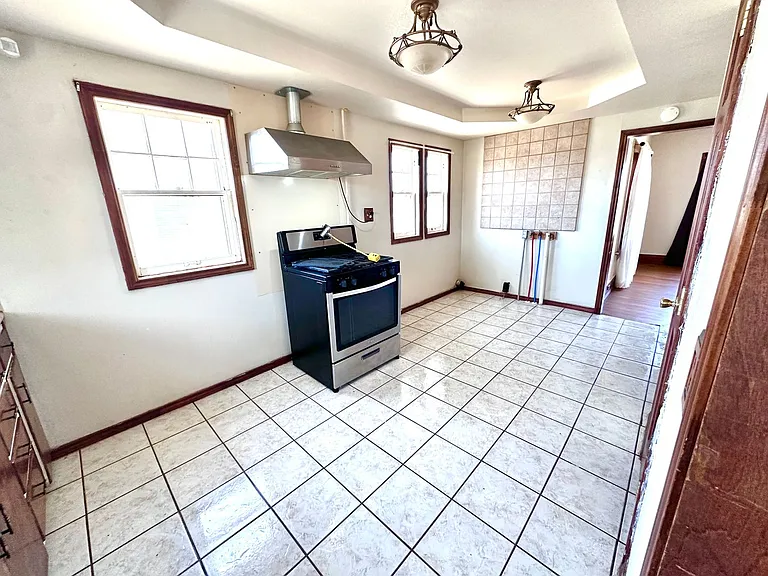 515 W Main St — Photo 27