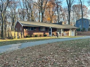 54 Parker Rd, Long Valley, NJ 07853