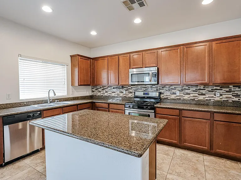 12039 W Leather Ln — Photo 12