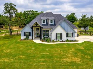 400 Scenic Wood Dr, Azle, TX 76020