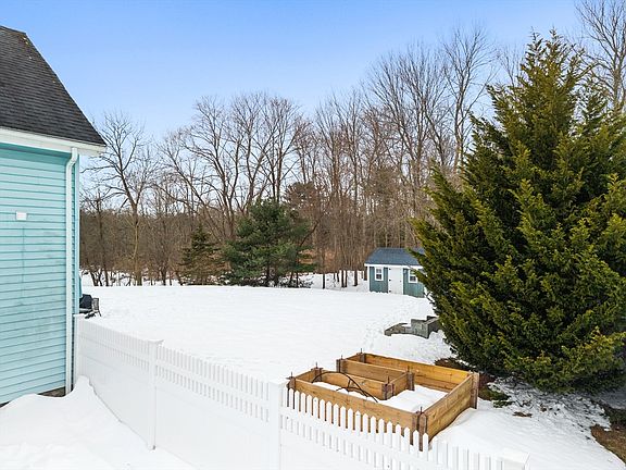 5th image of 513 Old Post Rd