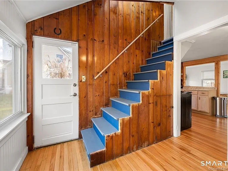 121 Shore Rd — Photo 15