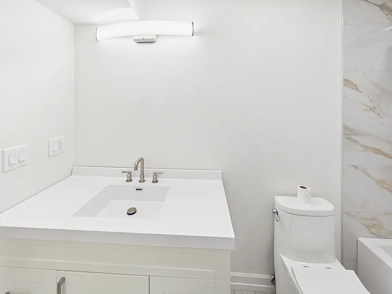 2421 W Lexington St #G — Photo 15