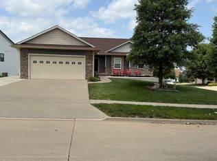 2462 E Highview Dr, Des Moines, IA 50320