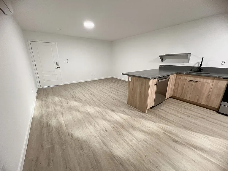 1577 N Fair Oaks Ave — Photo 2