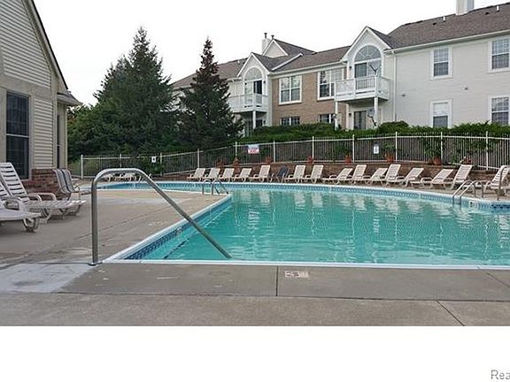 5th image of 225 Brookwood Dr #8-2-20
