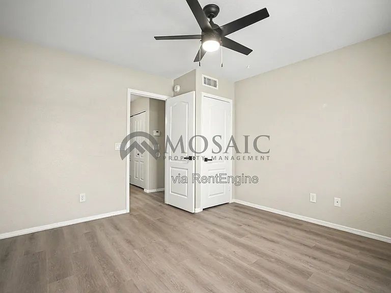 2033 E Willow Wick Rd — Photo 24