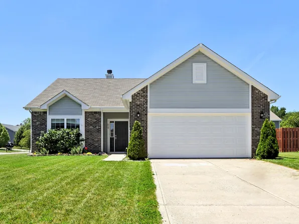 510 Pebble Dr, Fortville, IN 46040