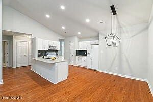 4th image of 401 Althrope Way #24