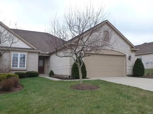 6867 Lorien Woods Dr, Dayton, OH 45459