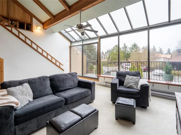 4678 Elk Lake Dr #493D, Saanich, BC V8Z 5M1