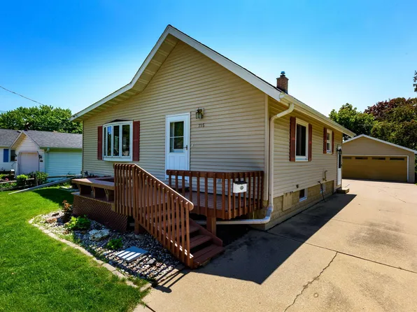715 Bismarck Ave, Oshkosh, WI 54902