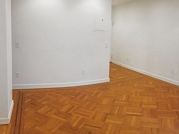 3rd image of 82 Washington Pl APT 2F
