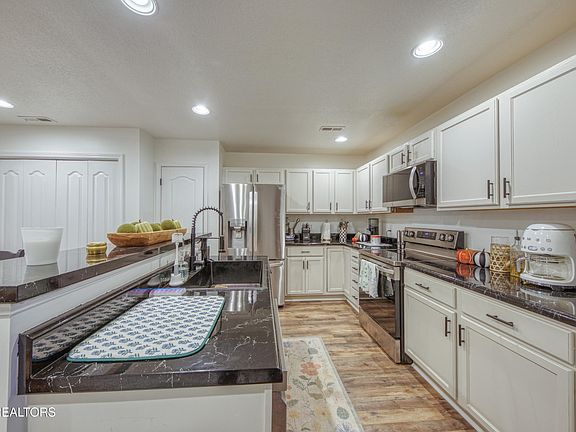 3rd image of 7144 La Christa Way
