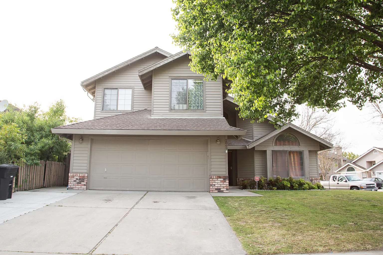 2069 Sheldon Dr photo 1