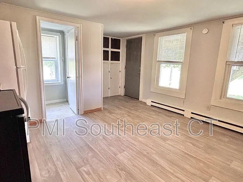 3 bed, 1.0 bath, 1162 sqft, $1,800 — Photo 4