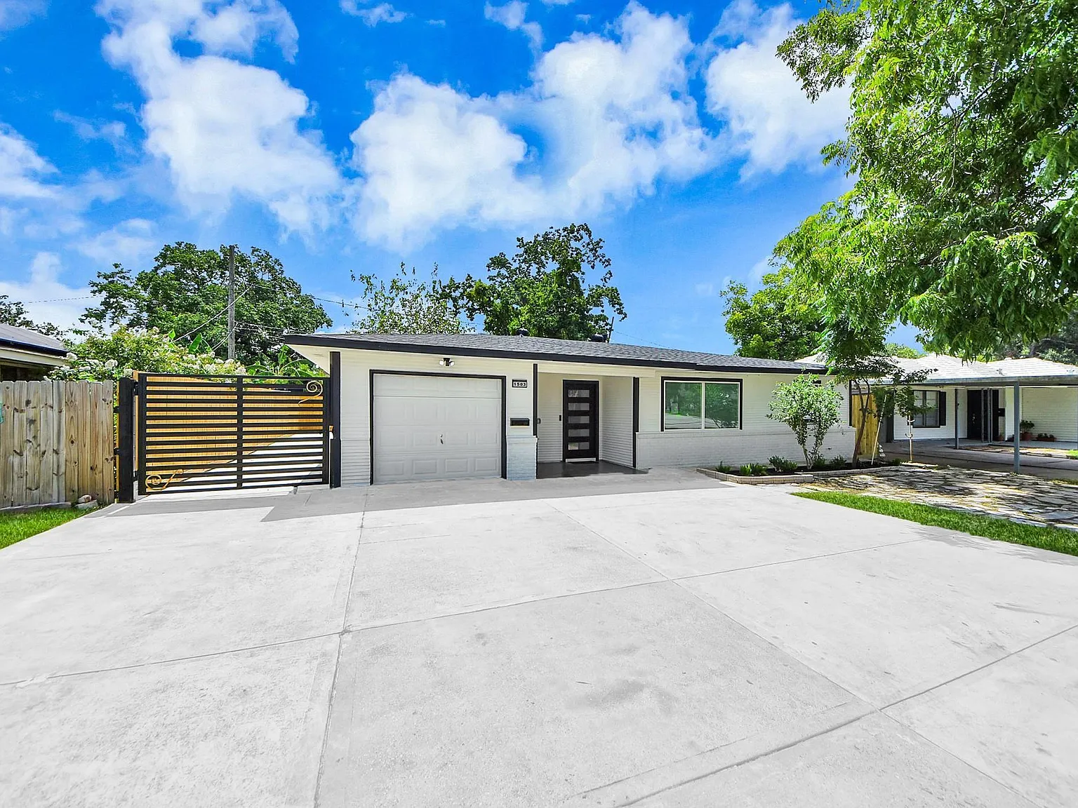 3 bed, 2.0 bath, 1767 sqft, $2,300 — Photo 3