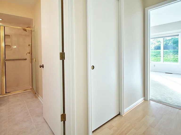 854 York Ave — Photo 11